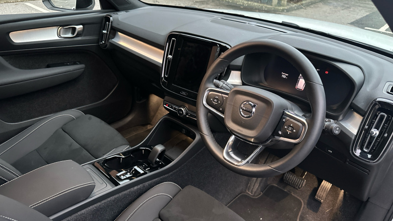 Volvo XC40 2.0 B3P Plus Black Edition 5dr Auto Petrol Estate